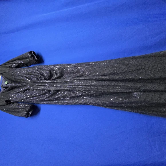 Elegant Navy Blue Off-Shoulder Evening Gown - Picture 4 of 5